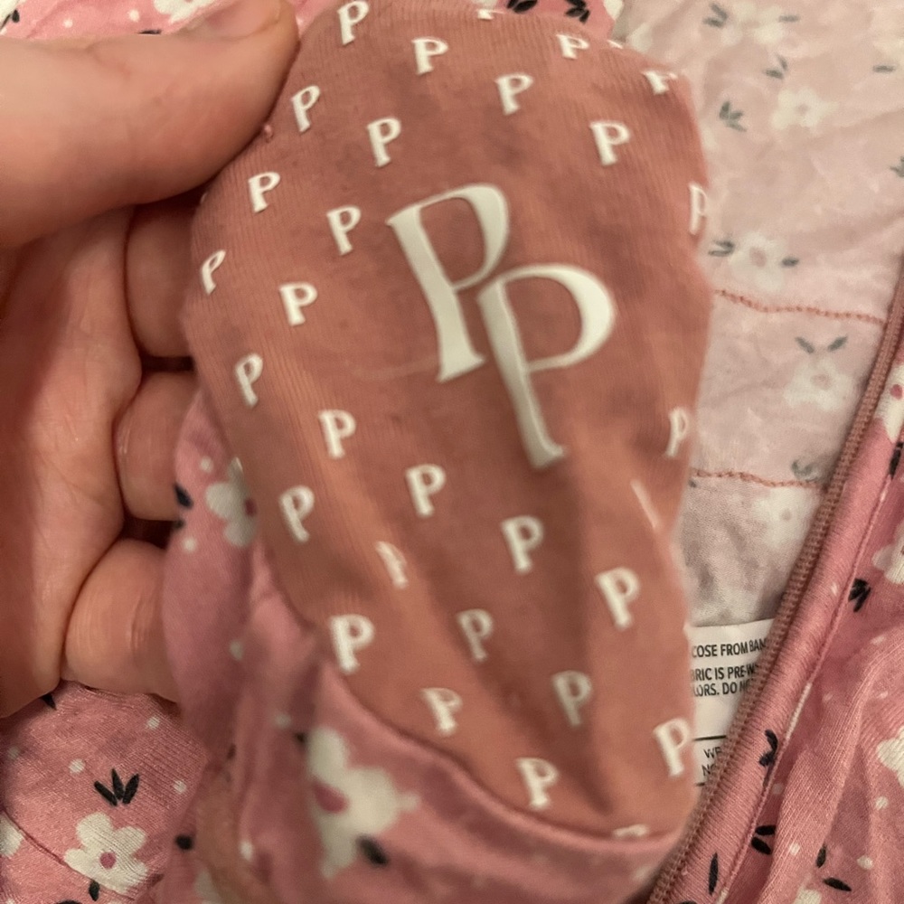 Posh peanut sleeper - Picture 2 of 3